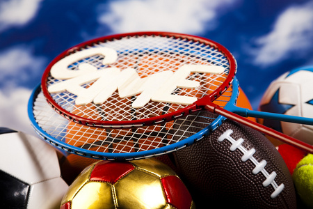 天津队第三局被逆转，全队在局间休息时群策群力….